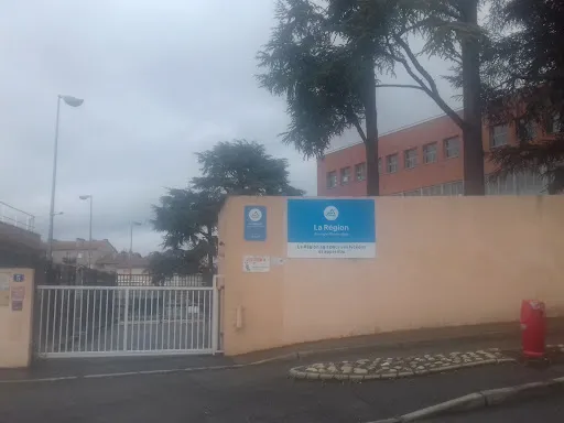 Cité scolaire Jacob Holtzer à Firminy